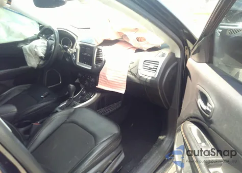 2018 Jeep Compass Latitude 4X4 из США, поврежденный, VIN 3C4NJDBB9JT393767